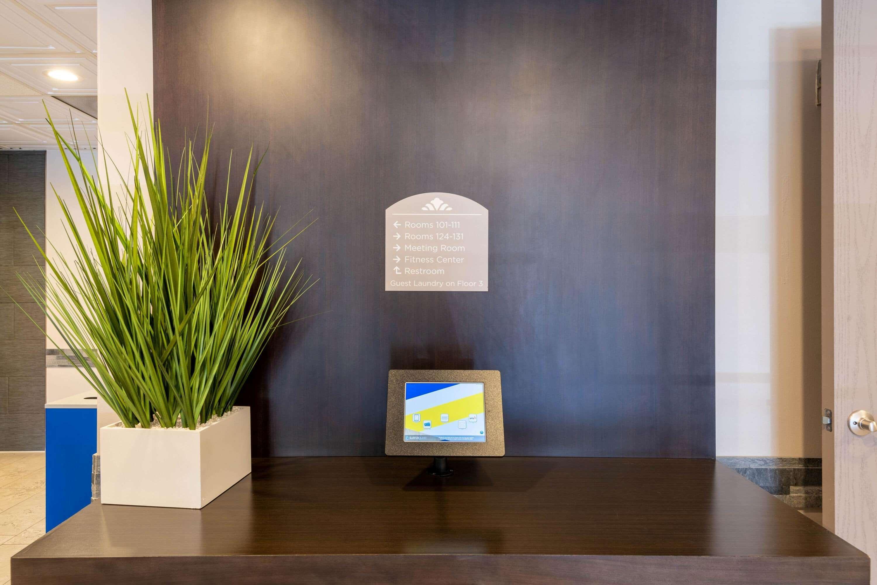Microtel Inn & Suites By Wyndham Tracy Zewnętrze zdjęcie